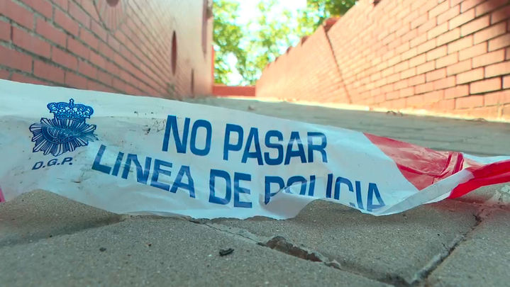 Un hombre con permiso penitenciario agrede con un cúter a su pareja de 23 años en Puente de Vallecas