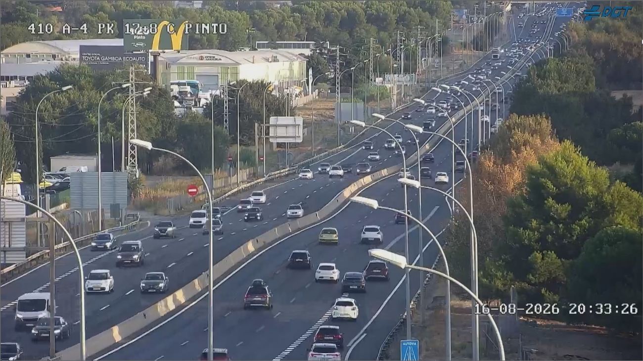 La operación salida y de retorno de agosto complica este domingo los accesos a Madrid