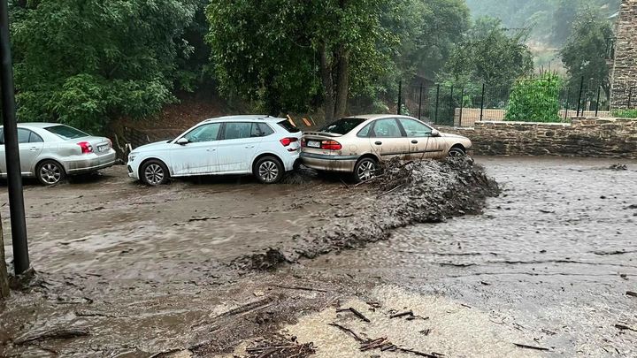 Riada y deslizamiento de tierra registrados en las localidades de Manzanedo de Valdueza y Bouzas