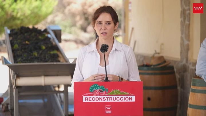 Ayuso: "Mientras Sánchez está en chanclas de vacaciones, Ceuta está al borde del colapso"