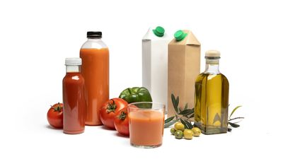 ¿Comprar gazpacho  salmorejo ya elaborados? Esto es en lo que debes fijarte para elegir una opción saludable