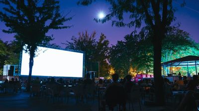 Mucho más que una película: los cines de verano hacen barrio en Madrid