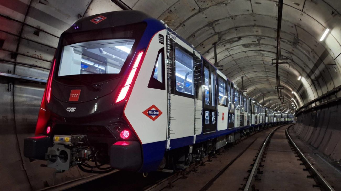 Metro de Madrid prueba de noche sus nuevos trenes automáticos: así será la primera línea sin conductor de España