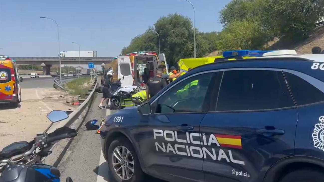 Grave accidente de un motorista en la M-40 tras caer y ser atropellado