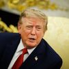 Trump amenaza con bombardear Omán para garantizar el acceso a Ormuz