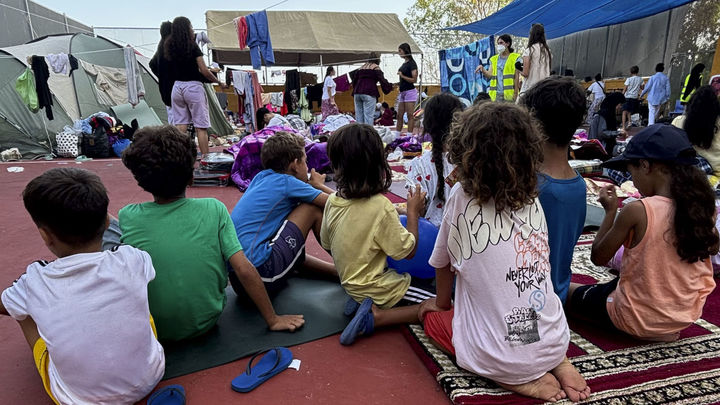 El Gobierno trabaja en el traslado urgente de 500 niñas migrantes desde Ceuta