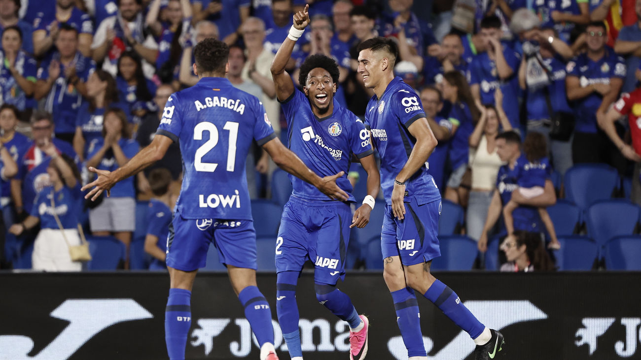 Johan Mojica celebra su gol ante el Partizan de Belgrado