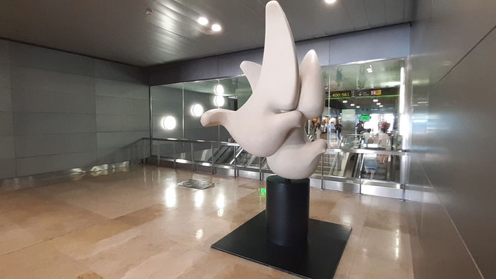Monumento dedicado en el aeropuerto de Barajas a las víctimas del vuelo JK5022 de Spanair