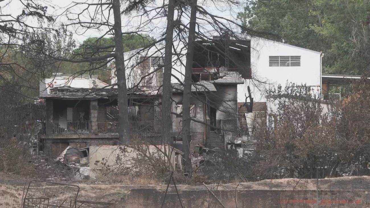 Activada una línea telefónica directa para los 17 ayuntamientos afectados por el incendio de la Sierra Oeste