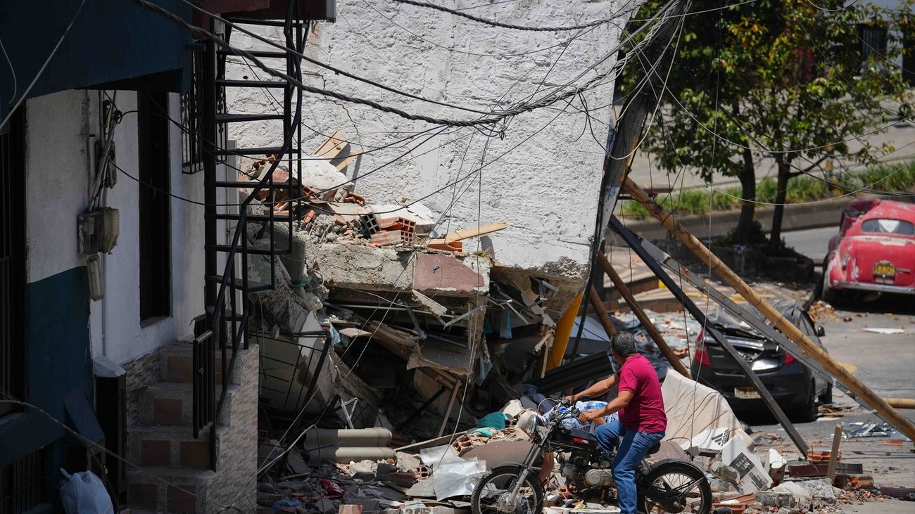 Edificio derrumbado por el terremoto de Pereira, Colombia