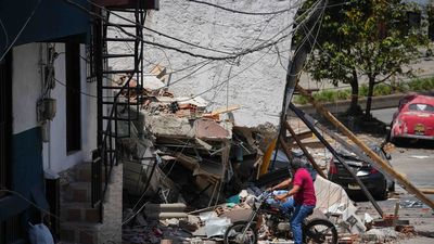 Ascienden a 319 los muertos en el terremoto de magnitud 7,4 que sacudió Colombia