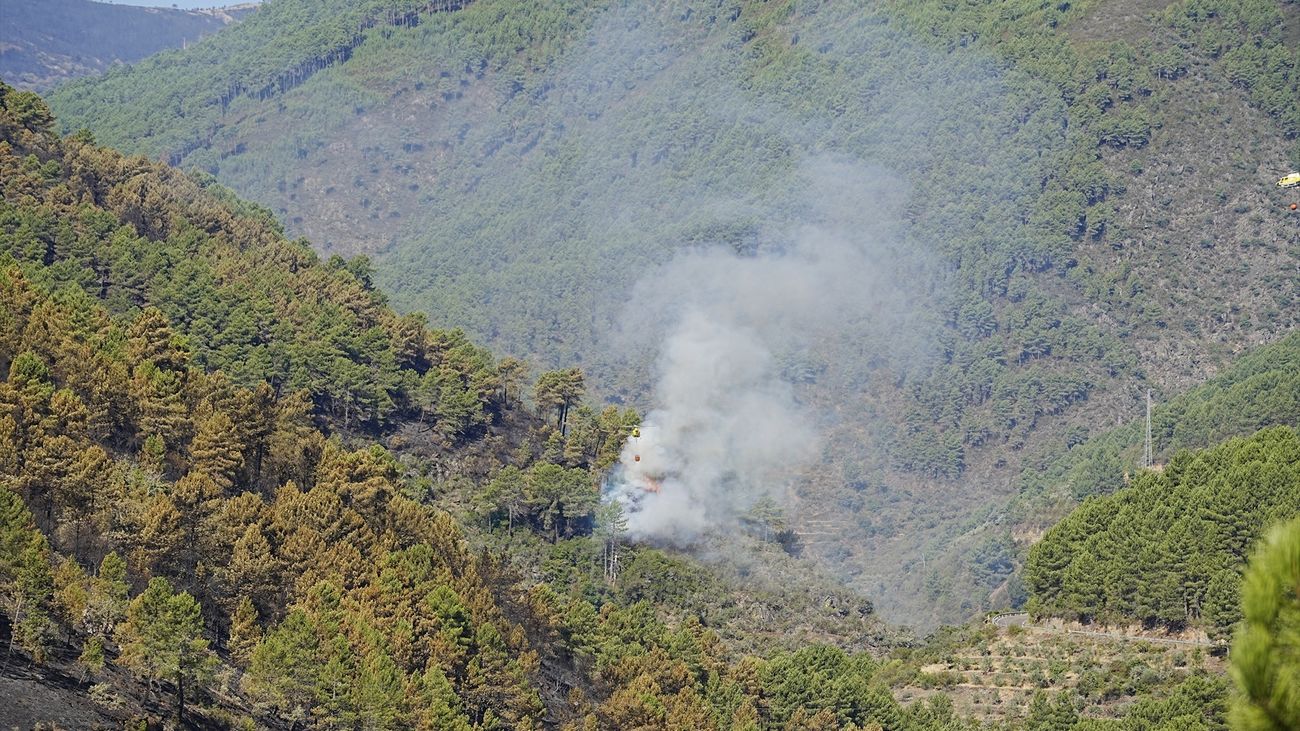 El incendio de Las Hurdes (Cáceres) evoluciona "favorablemente" y los vecinos pueden volver a sus casas
