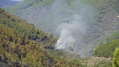 El incendio de Las Hurdes (Cáceres) evoluciona "favorablemente" y los vecinos pueden volver a sus casas