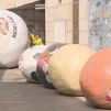 Mataelpino celebra su tradicional boloencierro en el que se cambian los toros por una bola gigante
