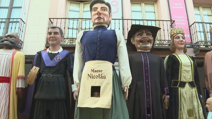 La comparsa de gigantes de Alcalá de Henares vuelve a las Ferias con Don Quijote y Sancho Panza