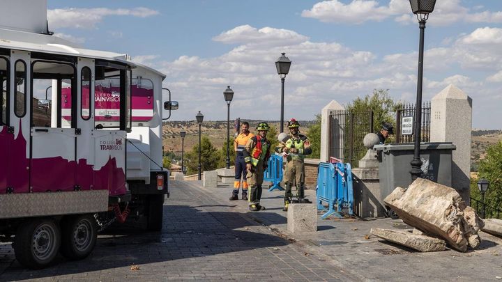 El tren turístico de Toledo atropella a un hombre tras ponerse en marcha vacío y sin conductor