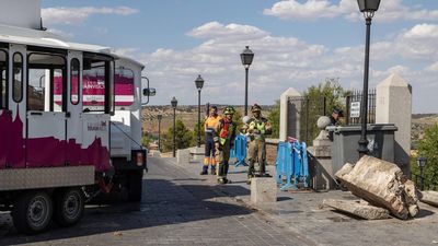 El tren turístico de Toledo atropella a un hombre tras ponerse en marcha vacío y sin conductor