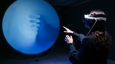 La física y la tecnología se dan cita en la Fundación Telefónica con la exposición 'Revolución Cuántica'