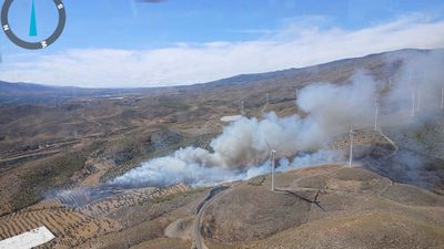 Activan el nivel 1 de emergencia por el fuego en Las Tres Villas (Almería)