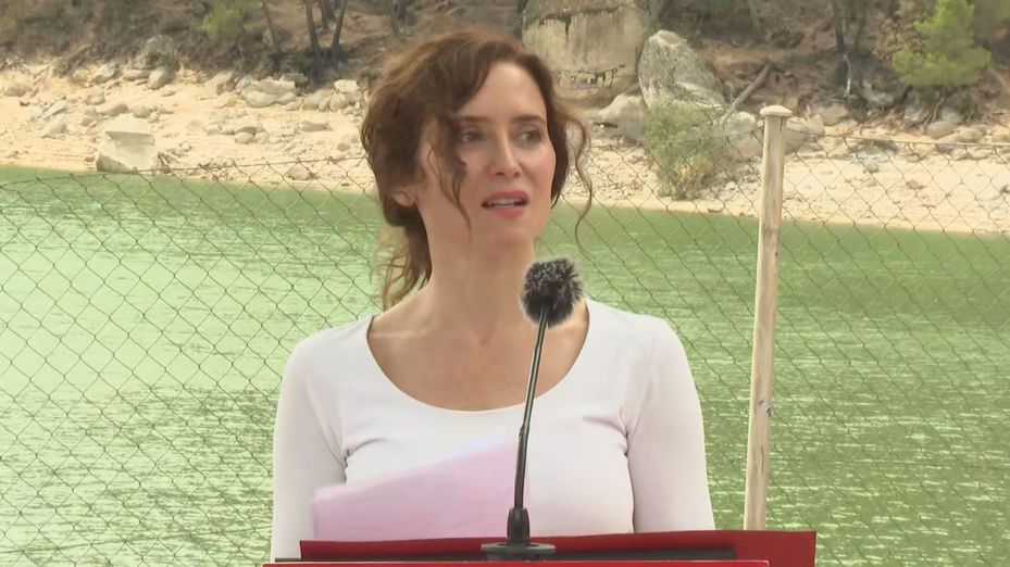 Ayuso anuncia una línea de financiación para los empresarios afectados por los incendios de la Sierra Oeste