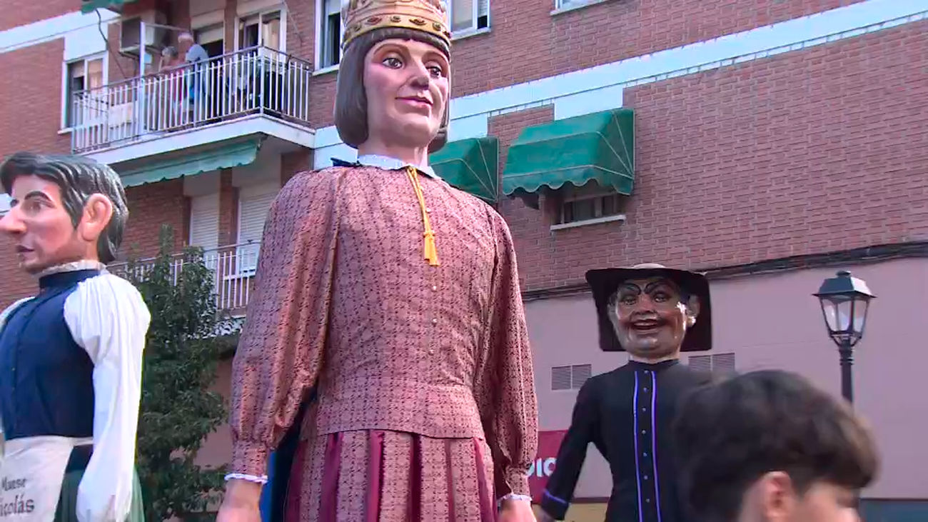 Gigantes y cabezudos protagonizan las fiestas de Alcalá de Henares