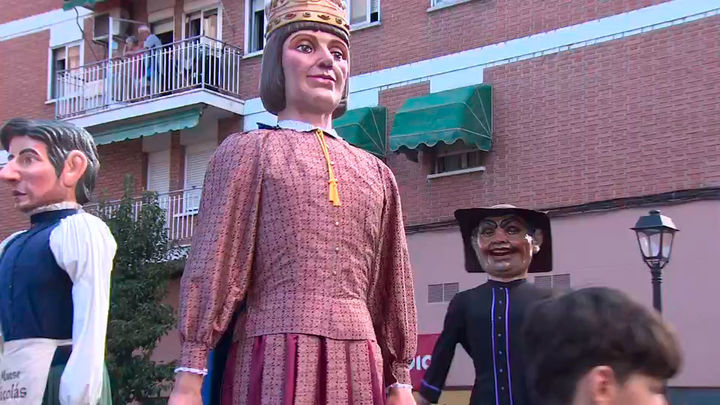 Gigantes y cabezudos protagonizan las fiestas de Alcalá de Henares