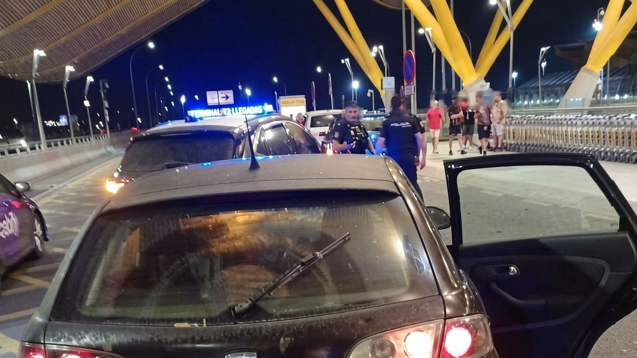 La Policía detiene a tres hombres tras una persecución hasta Barajas