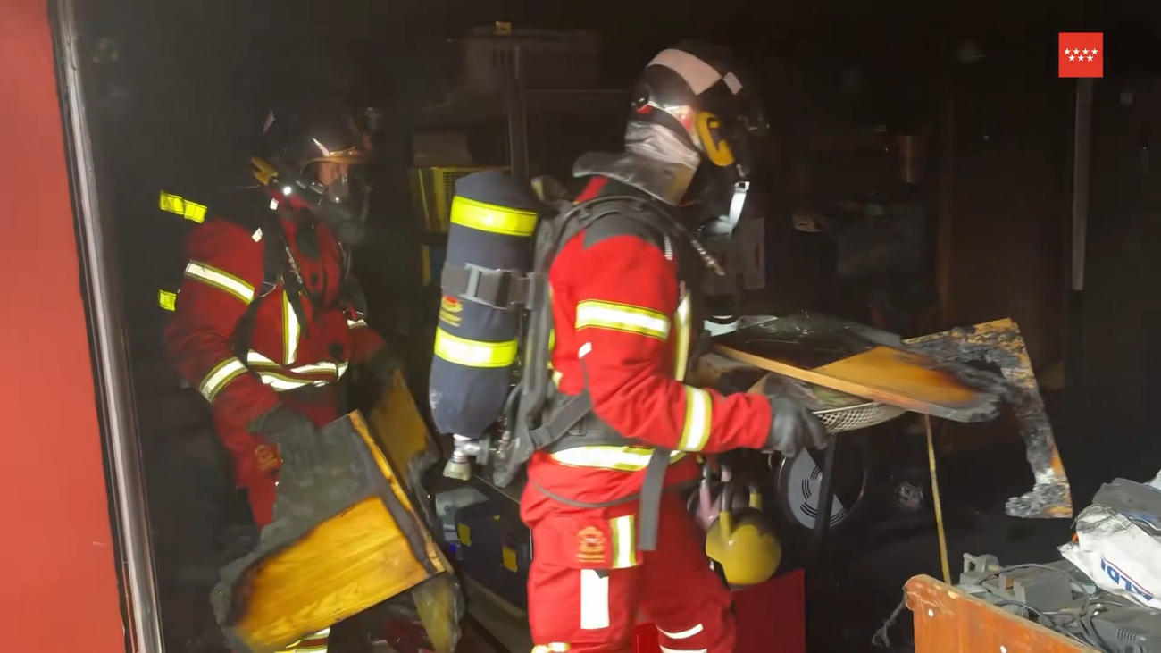 Incendio en el garaje de una vivienda en Pozuelo: los bomberos evitan que las llamas suban a las plantas superiores