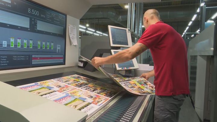 Las imprentas de Madrid trabajan a pleno rendimiento a dos semanas del curso escolar