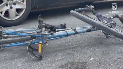 Grave un ciclista de 80 años al ser arrollado por una furgoneta tras caerse en la calzada, en Villaverde