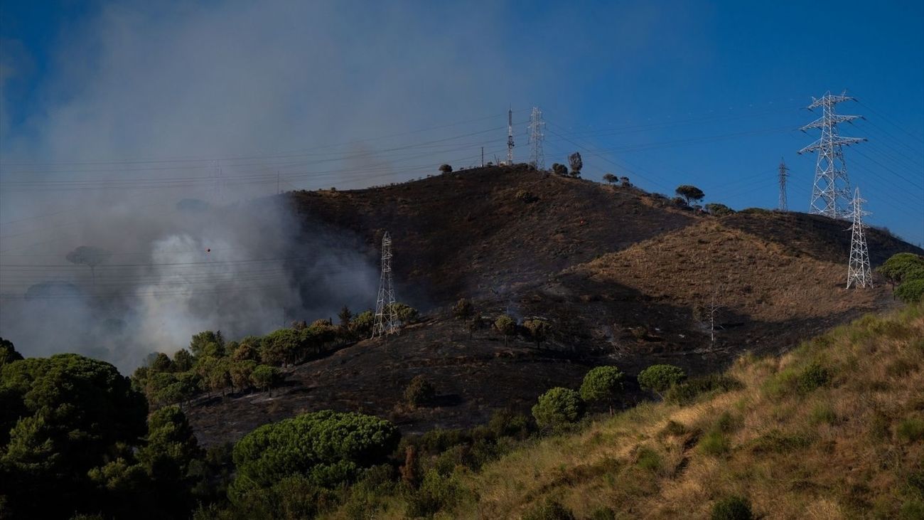 Levantan el confinamiento de dos barrios de Barcelona al estabilizarse fuego de Collserola