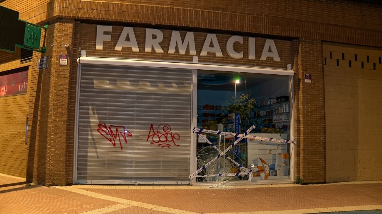 Tres individuos atracan de madrugada una farmacia en Alcalá de Henares