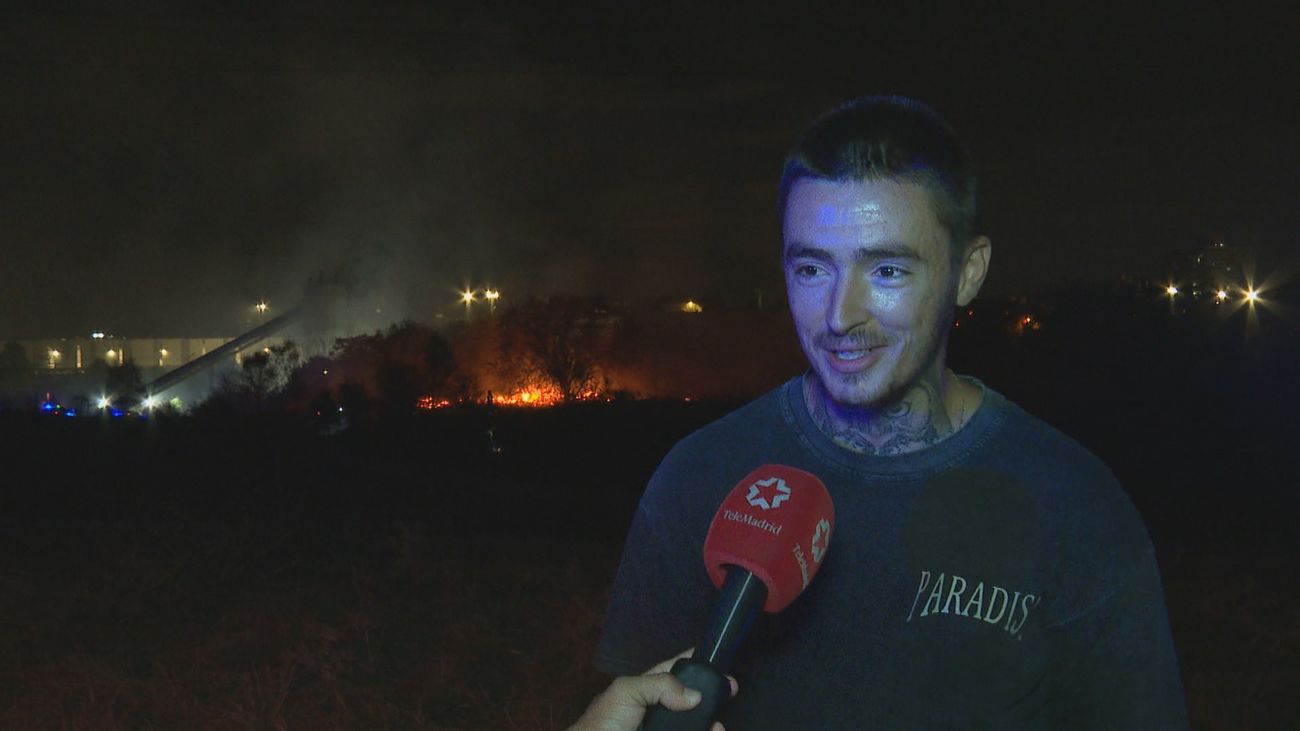 Susto entre los vecinos de Fuencarral- El Pardo tras un incendio de pastos cerca de las viviendas