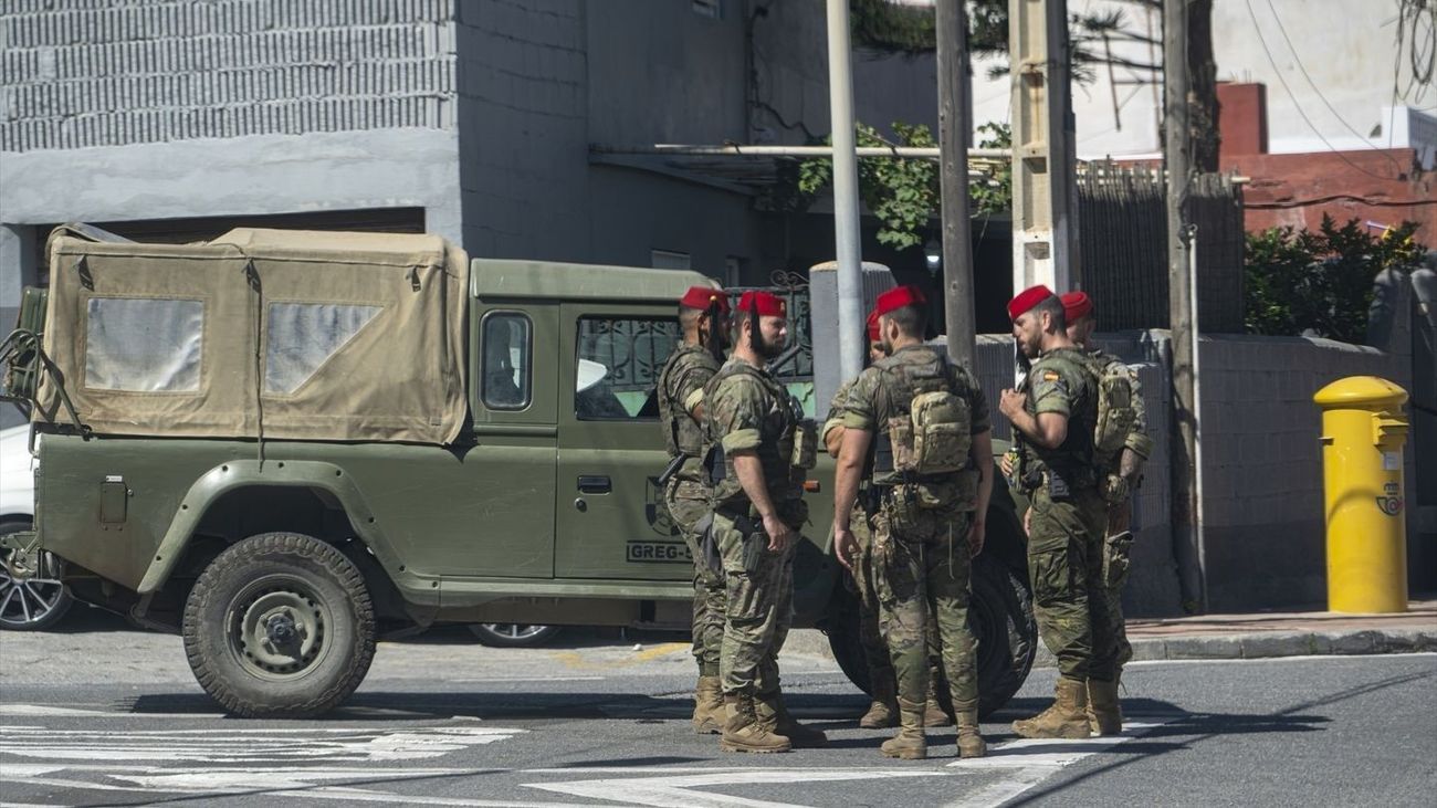 Doce detenidos por apedrear a cuatro militares en una noche de disturbios en Ceuta