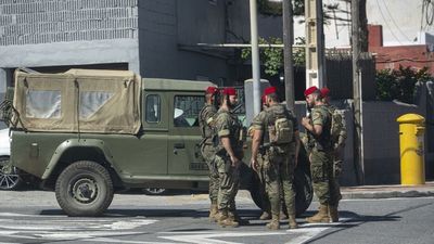 Doce detenidos por apedrear a cuatro militares en una noche de disturbios en Ceuta