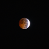 Y la Luna se tiñó de rojo...  así se ha visto el eclipse lunar en Madrid