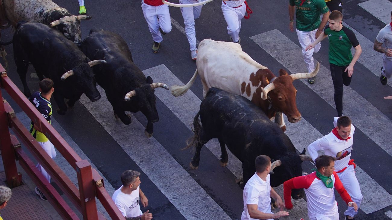 16 heridos en el quinto encierro de Sanse, con tapón en la plaza