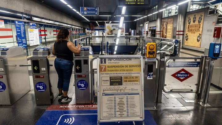 Cartel de aviso en la estación de Gregorio Marañón, 2 de agosto de 2026