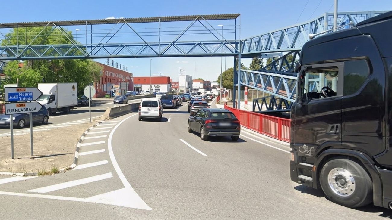 Pasarela peatonal sobre la M-506, en Fuenlabrada