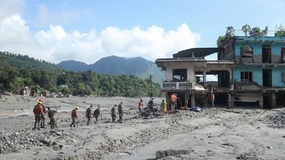 La riada iniciada en Tibet y Nepal  arrastra cadáveres hasta la India