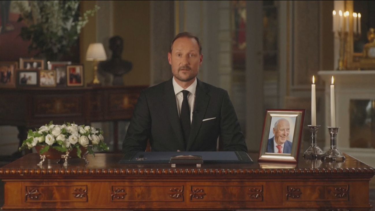 Haakon VIII se dirige por primera vez como rey a la nación noruega: "Tengo por delante una gran tarea"