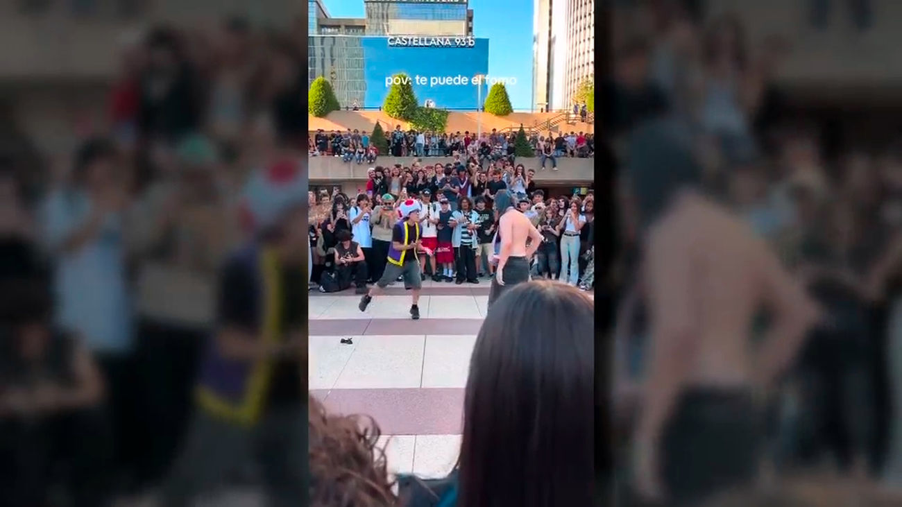 Farmear aura: la nueva moda entre los jóvenes llega a Madrid con una batalla en Nuevos Ministerios