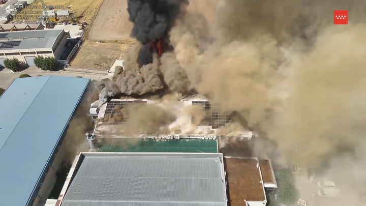 Incendio en una nave de televisión en Fuente el Saz: las llamas arrasan un plató y las oficinas