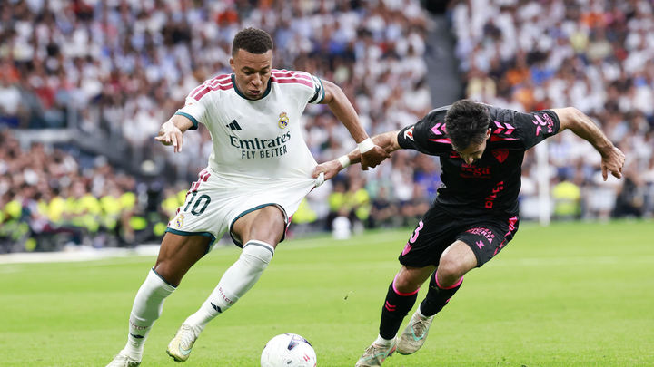 El Real Madrid golea al Málaga y mantiene el pleno (4-0)