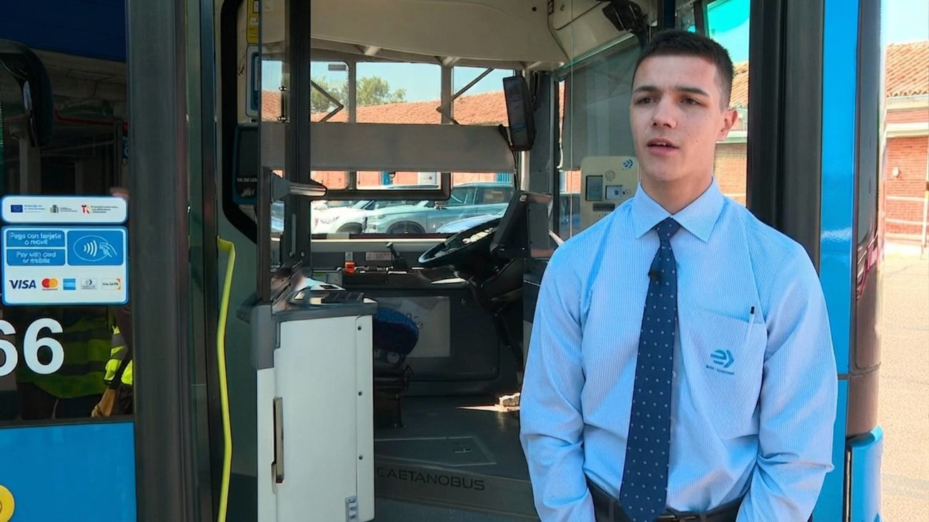 Rubén, 23 años y conductor de la EMT: "Quería seguir los pasos de mi padre y mi hermano"