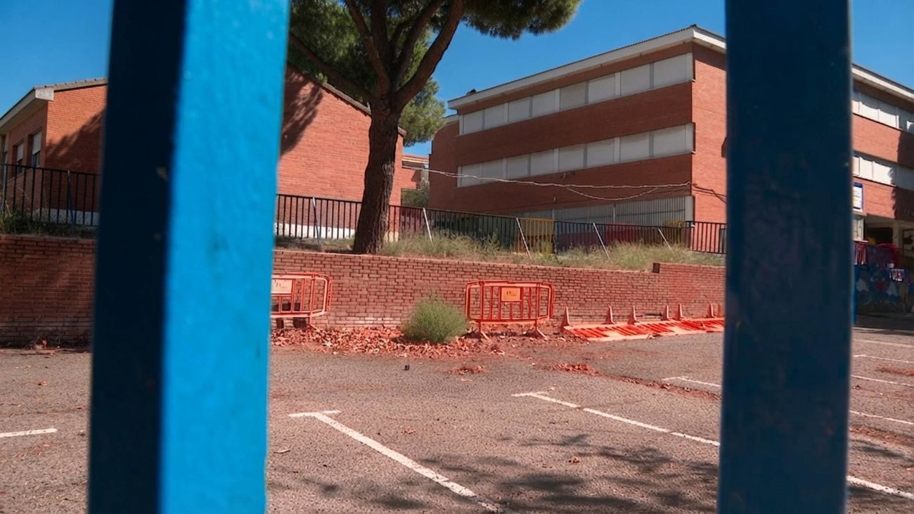 Alerta por riesgo de caída de un muro en el colegio María Moliner de Parla a pocos días del inicio del curso
