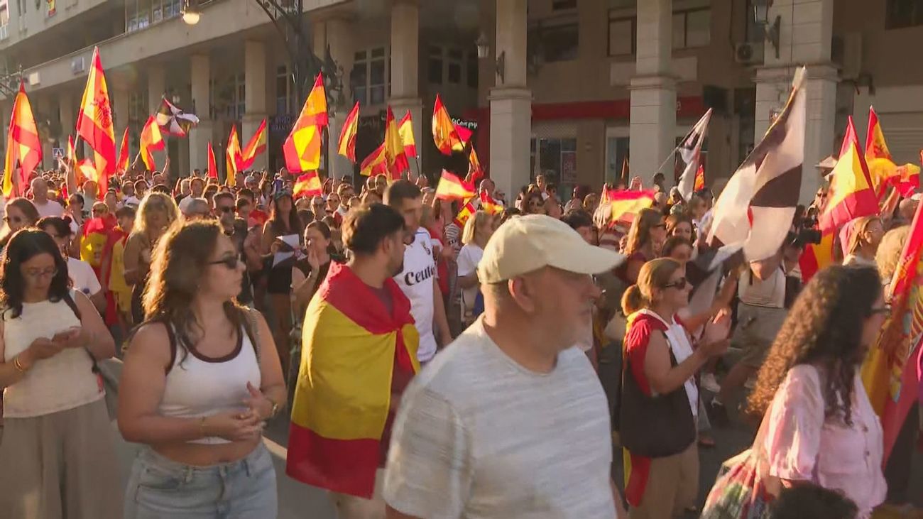 Los ceutíes vuelven a salir a las calles para pedir que no se les olvide