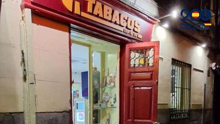 Dos detenidos, uno menor de edad, por robar con fuerza en un estanco en el centro de Madrid