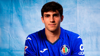 Iván Azón firma por el Getafe, cedido por el Como