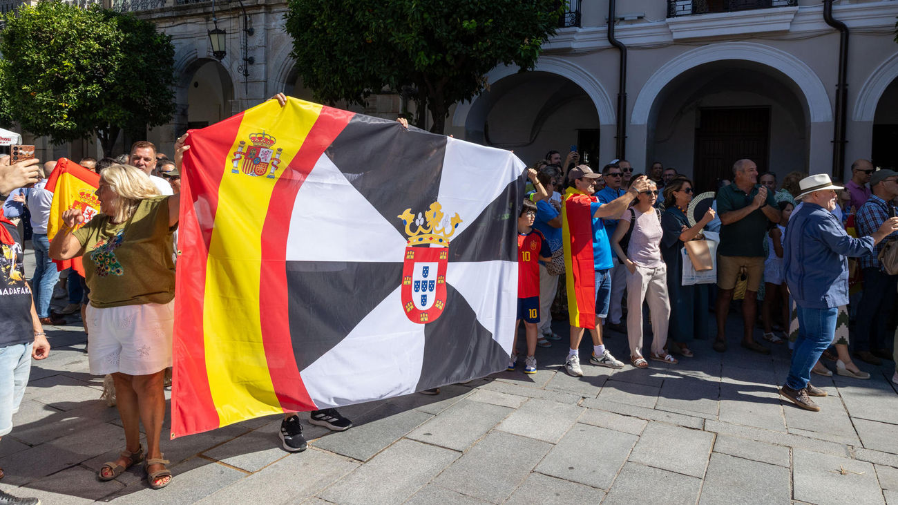 Más de 30 alcaldes del PSOE se manifiestan por Ceuta en contra de las órdenes de Ferraz